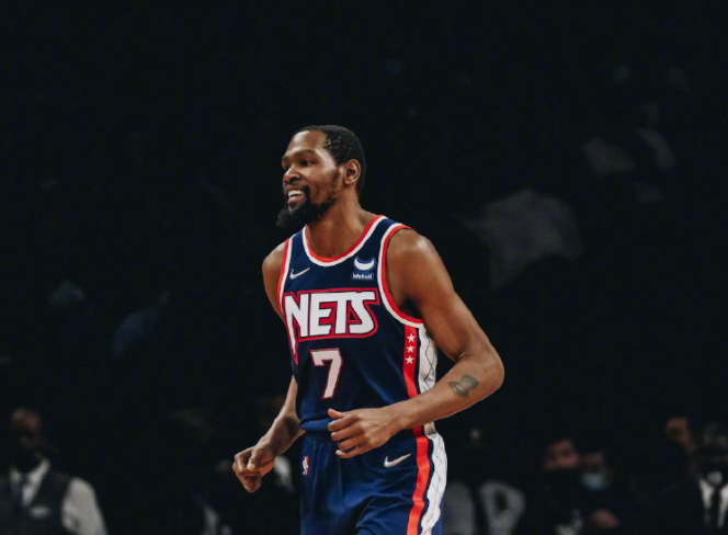  杜兰特关键球命中篮网险胜公牛