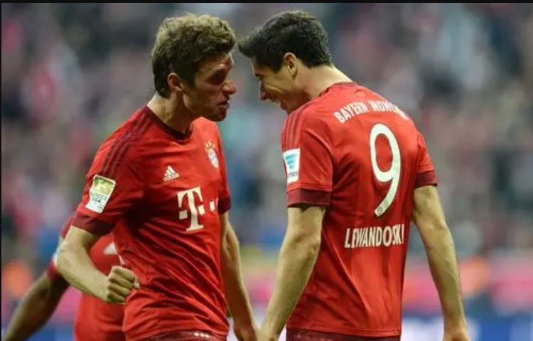  德甲射手王争霸，莱万梅开二度助拜仁