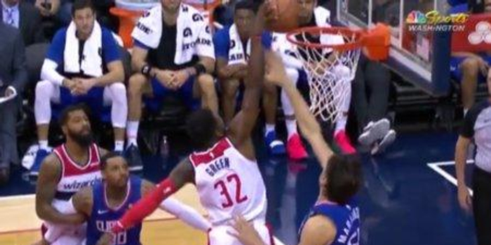  公牛拉文空中作业暴扣点燃全场