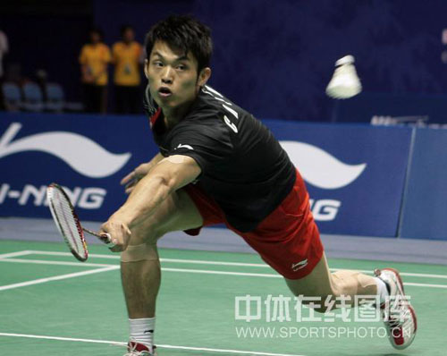  埃文斯草地驰骋，伊斯特本赛击败名将折桂