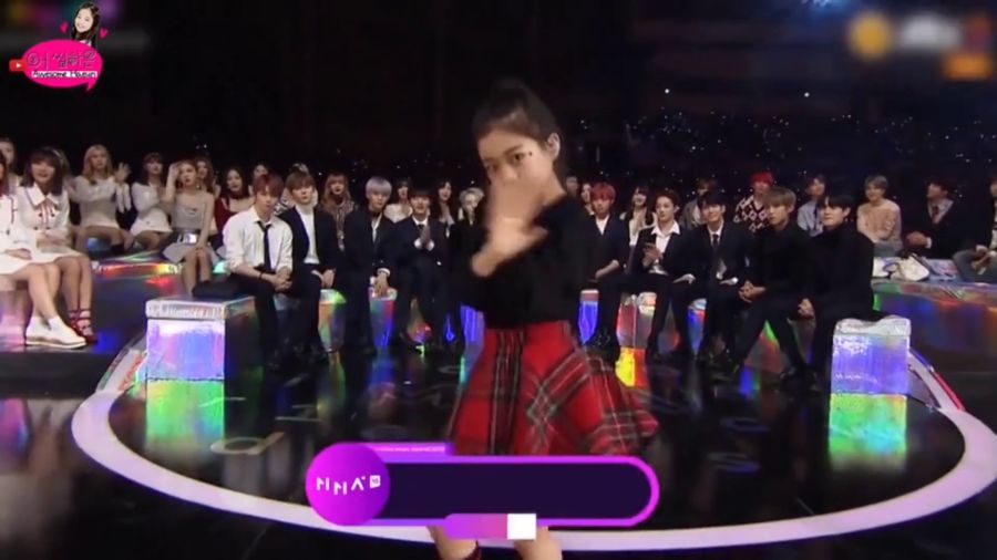  电竞新秀崭露头角惊艳全场观众