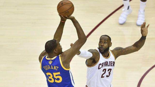  勇士库里三分如雨浇灭火箭反击