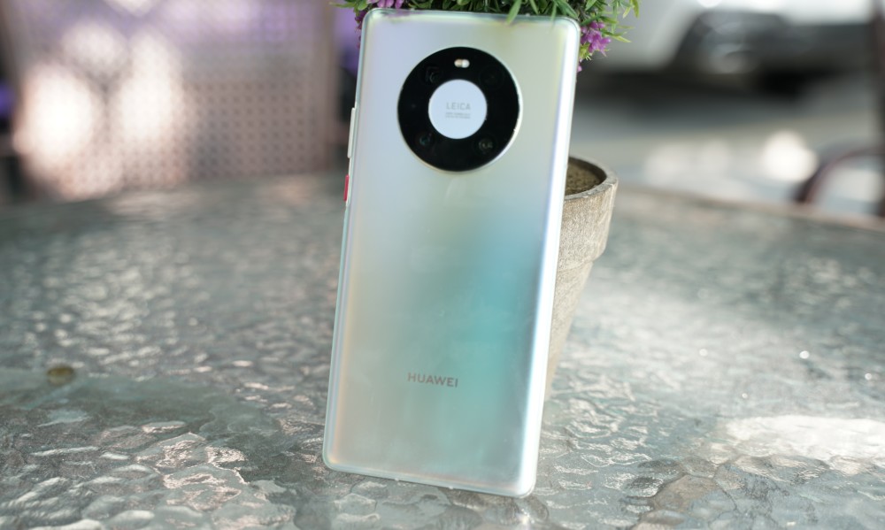  新型碳纤维球拍发布，科技赋能提升击球旋转速度  